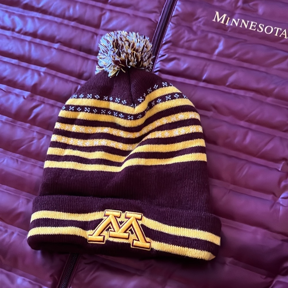 Columbia Minnesota Gophers puffer and hat EUC - Picture 12 of 13